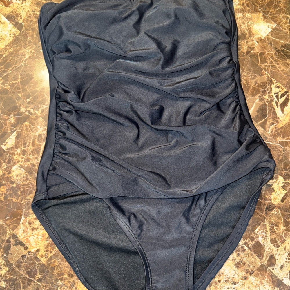 DKNY-Elegant Black Women's Swimsuit - Picture 5 of 6